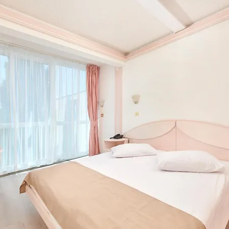 Zorna Plava Laguna ホテル 3*