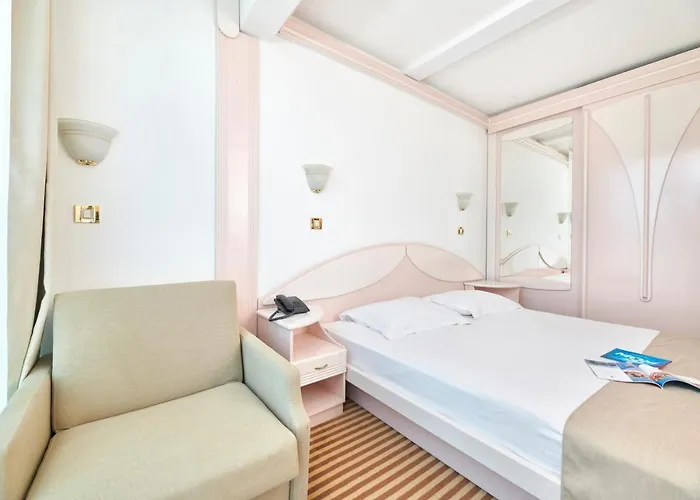 Zorna Plava Laguna 波雷奇